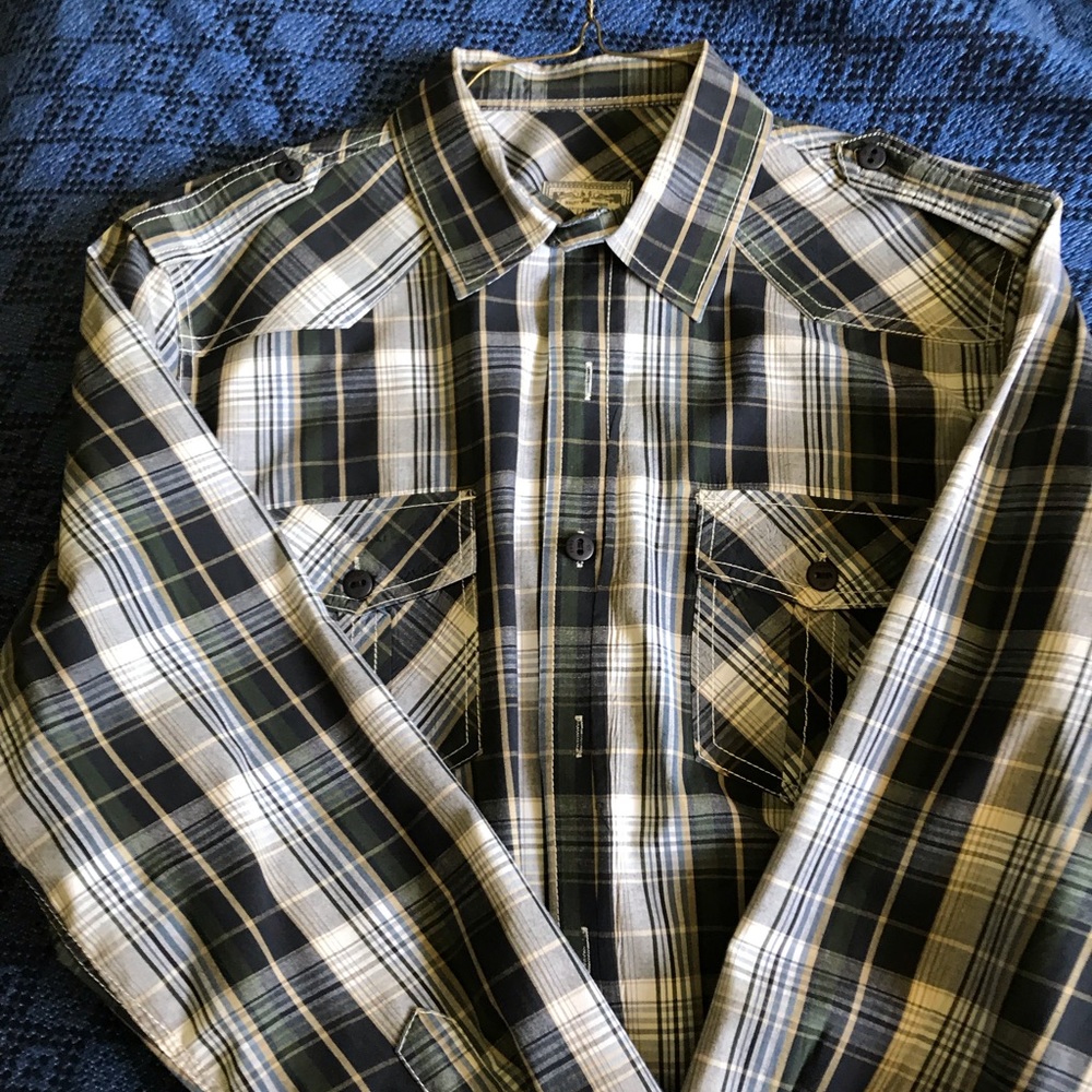 Men’s plaid causal button down